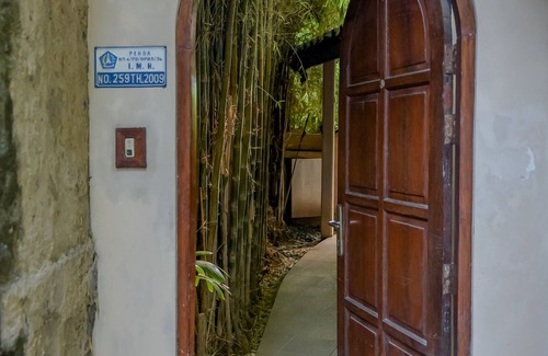 Dyanapura Villa | Cozy Villa In Seminyak : short walk to beach and crowds, unique design, peaceful