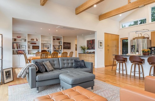West Ridge House | Cozy Vino Valley Vista Home with views & parking BY Betterstay