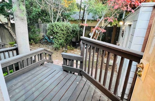 Central Sacramento House | Cozy Vintage Historic Bungalow In Midtown Sacramento