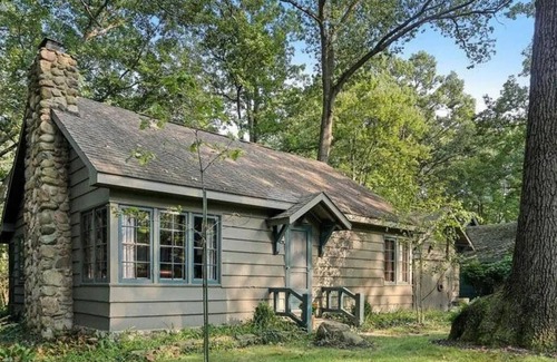 Michiana Shores Cottage | Cozy Vintage Michiana Shores Cottage w/Fireplace, Firepit, & Screened-in Porch
