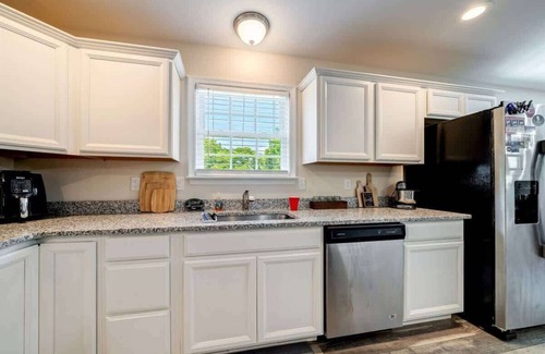 Charles Town House | Cozy w Fire Pit, Grill, Deck, Screened Porch, WiFi