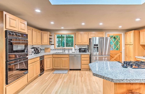 University Place House | Cozy Washington Escape Near Hiking & Golfing!