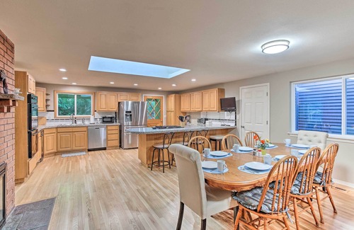 University Place House | Cozy Washington Escape Near Hiking & Golfing!
