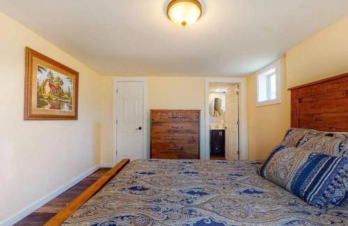 East Durham House | Cozy Waterfall Oasis - Close to Catskills