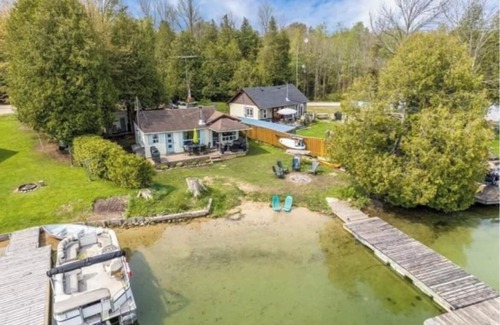 Chatsworth Cabin | Cozy waterfront cabin by beautiful William’s Lake