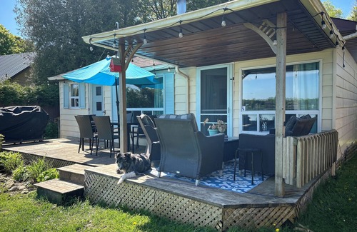 Chatsworth Cabin | Cozy waterfront cabin by beautiful William’s Lake