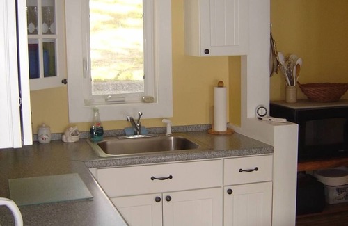 Freedom Cottage | Cozy waterfront cottage right on Berry Bay part of Ossipee Lake.
