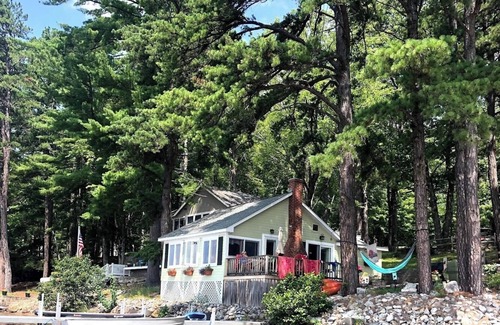 Freedom Cottage | Cozy waterfront cottage right on Berry Bay part of Ossipee Lake.