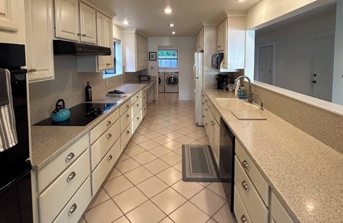 Gig Harbor House | Cozy Waterfront Escape with Hot Tub, Propane Firepit, Kayaks and Beach Access