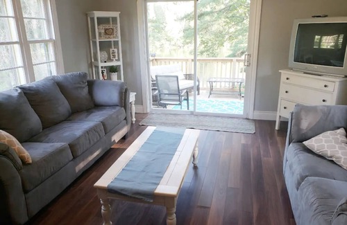 Kearney Cottage | Cozy waterfront gem in Kearney