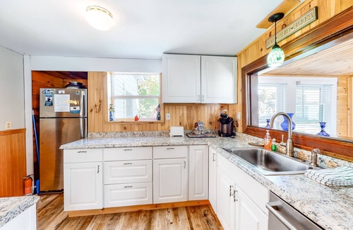 Greenville House | Cozy waterfront home w/dock, river views, & outdoor firepit - newly renovated