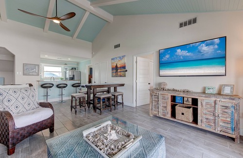 Key Allegro House | Cozy Waterfront Paradise- New Pool, Firepit, massage chair, 100yd to Little Bay