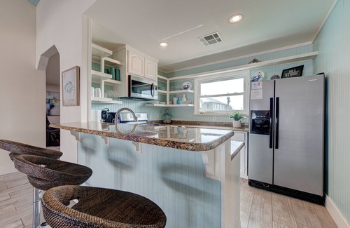 Key Allegro House | Cozy Waterfront Paradise- New Pool, Firepit, massage chair, 100yd to Little Bay