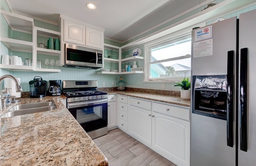 Key Allegro House | Cozy Waterfront Paradise- New Pool, Firepit, massage chair, 100yd to Little Bay