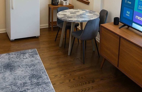 Hyde Park Apartment | Cozy Well-Equipped Studio Apt