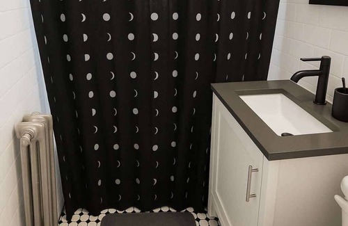 Hyde Park Apartment | Cozy Well-Equipped Studio Apt