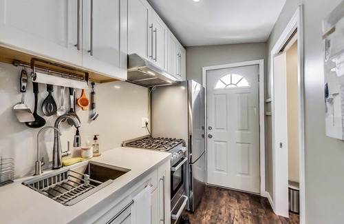 Prescott House | Cozy West oakland cottage with Air Conditioning