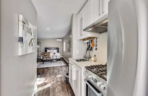 Prescott House | Cozy West oakland cottage with Air Conditioning