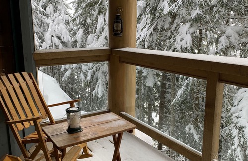 Nordic Estates House | Cozy Whistler Creekside Ski-in/Ski-out Cabin - w/Whistler Village Parking Spot