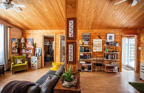 Pontiac Cottage | Cozy winter retreat close to Ottawa, Wakefield and 4 different ski hills!