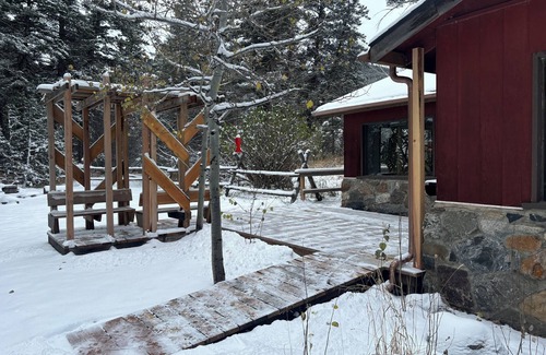 Livingston House | Cozy Winter Wonderland in Paradise Valley