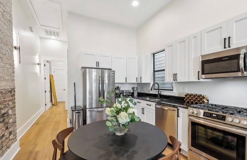 Milan House | Cozy with exposed brick and studio layout all essentials for comfortable stay.