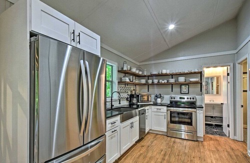 Martin Cottage | Cozy Wooded Cottage with Private Dock