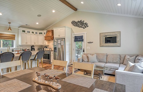 Windwood Coves House | Cozy wooded Rancher 3mins from lakefront beach!