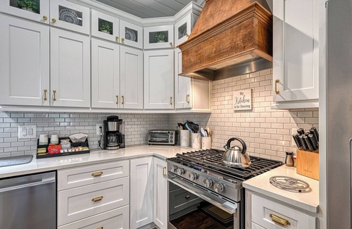 Windwood Coves House | Cozy wooded Rancher 3mins from lakefront beach!