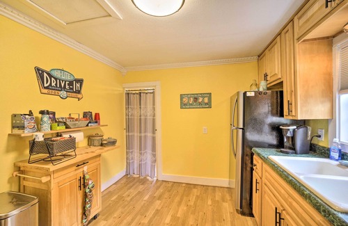 Brevard House | Cozy Wooded Retreat: 2 Mi to Dtwn Brevard!