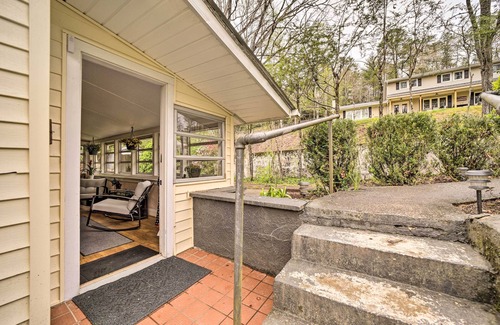 Brevard House | Cozy Wooded Retreat: 2 Mi to Dtwn Brevard!