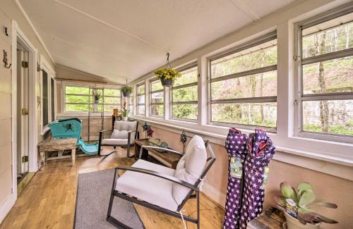 Brevard House | Cozy Wooded Retreat 2 Mi to Dtwn Brevard!