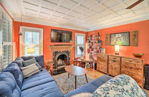 Brevard House | Cozy Wooded Retreat 2 Mi to Dtwn Brevard!
