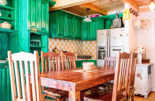 Tepacko Polje House | Cozy Wooden House with Fireplace near Zabljak & Durmitor