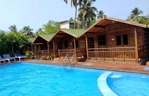 Arambol Cottage | Cozy wooden huts/cottages on edge of Arambol Beach