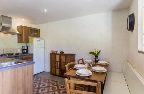 Mesquer Cottage | Cozy XVIIIth Century Farmhouse with Modern Amenities, Electric Car Charger, Near Guérande