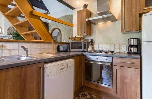 Mesquer Cottage | Cozy XVIIIth Century Farmhouse with Modern Amenities, Electric Car Charger, Near Guérande