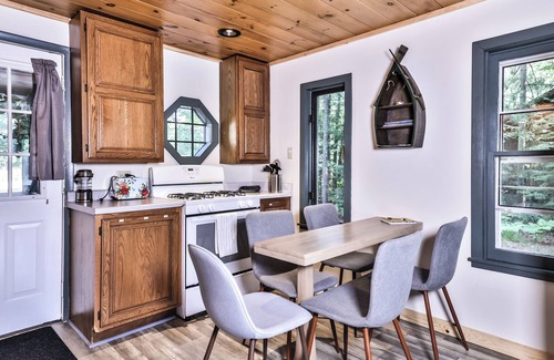 Arbor Vitae Cabin | Cozy Year Round Lakefront Cabin- Family & Dog friendly- Private Dock