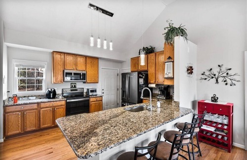 Bumpass House | Cozy yet spacious waterfront home on Lake Anna's private side