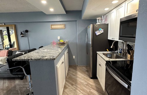 Bridgeport Heights Condo | Cozy1-bedroom condo on Daytona Beach! Ocean views with 2 pools & balcony.