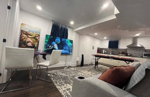 Richmond Hill Apartment | cozy1bedroom Guest suite(1queen bed+1 double Sofa bed,1floor mattress (5Guests)