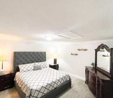 Lexington Apartment | Cozy1King1Queen/1.5bth2min Frm UpTown