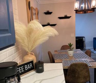 Lexington Apartment | Cozy1King1Queen/1.5bth2min Frm UpTown