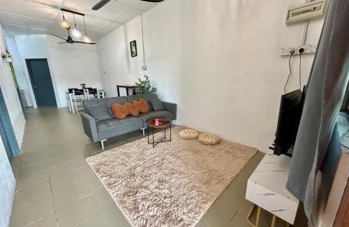 Central Seberang Perai House | Cozy33#4pax#Wifi#NearAeonAlma#20minstobatukawan