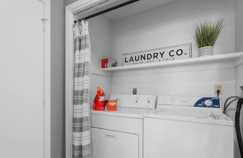 Overland Park House | Cozy3BR +Home Away from Home Mins from Attractions