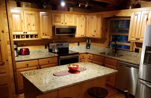 Ellijay Cabin | CozyCabinonBankofCartecay/River access/WiFi/Self Check-In&Out/Clean