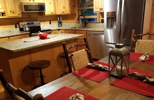 Ellijay Cabin | CozyCabinonBankofCartecay/River access/WiFi/Self Check-In&Out/Clean