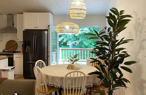 Linden House | #CozyCleanCabin#HotTub#WoodStove#PetsOK#near BMLodge&Skyline D&Wineries