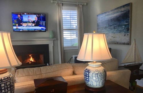 Lake Oconee House | CozyLakeFRONTHome w/Dock!-QuietCove!-Fireplace-GreatViews &GreatReviews!