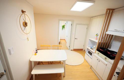 Nonhyeon-dong Apartment | Cozylogue #Gangnam #COEX #Jamsil Lotte Tower